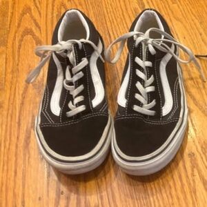 Vans Old Skool Shoe Black and WhiteSneakers Boys/Girls Size 3 Low Tops